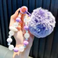 Elegante llavero de cuentas con pompón de piel sintética púrpura y dije de nube suave - Cadena de Pompones con Cuentas / Púrpura
