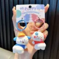 Niedliche blaue und rosa Cartoon-Hund-Paar-Schlüsselanhänger mit HI POPPY-Verpackungskarte - 花朵小狗对扣