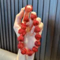 Handgemaakte Ankara rode beer sleutelhanger met harige ballen met luipaardprint decoratie - Bere-stijl (Met Pakking) / Ankara Rood