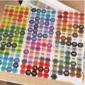 Detailansicht sechseckiger farbkodierter Indexaufkleber für Bügelperlen-Organisation - Farbtabelle Aufkleber