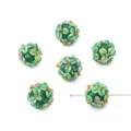 Detailweergave van groene glazen bloemenkralen voor DIY-sieraden maken - 12mm (1 Stuk) / Donkergroen