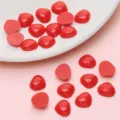 Perline in resina rossa lucida a forma di cuore per occhi di bambole DIY e capelli - Naso Triangolare (10x11mm) / Confezione da 100 Pezzi / Rosso