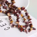 Bunte unregelmäßige Bruchsteinperlen mit Löchern für die DIY-Schmuckherstellung - Natürliche Hühnereier-steinsplitter