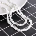 Natürliche unregelmäßige weiße Bruchsteinperlen für die DIY-Armband-Schmuckherstellung - Natürliche Weiße Steinsplitter