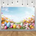 Pasen fotografie achtergrond met kleurrijke eieren en levendig landschap van bloemenweide - SBJ-007