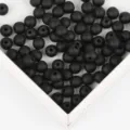 Matte schwarze runde Kunststoffperlen für DIY-Schmuckherstellung und Basteln - Rund 8mm (100 Stück pro Packung) / Schwarz
