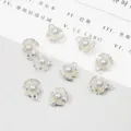 Vue macro détaillée de pendentifs en forme de coquille avec perles pour bijoux DIY - 5 Pièces / Argent