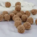 Braune 15-20 mm Polyester-Pompons für DIY-Schmuck und dekoratives Kleidungszubehör - Hellkaffee