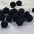 Weiche marineblaue 15mm-20mm Polyester-Pompons für DIY-Schmuck und Näharbeiten - Marineblau