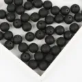 Runde, mattschwarze, spritzlackierte Kunststoffperlen für die Herstellung von Halsketten. - Rund 16mm (15 Stück pro Packung) / Schwarz
