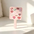 Miroir à main carré rose avec des motifs de cœur décoratifs à l'arrière du miroir - Rose Plusieurs Cœurs