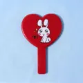 Süßer roter herzförmiger Handspiegel mit niedlicher weißer Kaninchen-Illustration - Herz-Hase / 13*18 Herz Handspiegel
