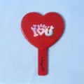 Roter herzförmiger Handspiegel mit buntem I love you Design für mobiles Make-up - Liebeserklärung / 13*18 Herz Handspiegel