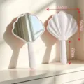 Portable white shell-shaped handheld makeup mirror with 12.5cm width and handle - 20x12.5cm / White