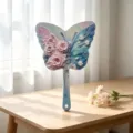 Χειροποίητος καθρέφτης πεταλούδα με 3D ανάγλυφα λουλούδια σε ροζ και μπλε - 14*20手持蝴蝶镜 / 花屿蝶