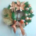Ghirlanda di Natale con ornamenti dorati, fiocco e lanterna a LED decorativa - Stile Champagne