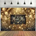 Eleganter Mr and Mrs Hochzeitsfotohintergrund mit goldenem Bokeh und floralem Funkeln - Schwarz Gold Schnörkel Mr and Mrs (SBJ-003) / 95x75cm