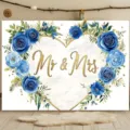 Eleganter Hochzeitshintergrund mit blauem Rosenherzkranz und goldenem Mr & Mrs Text - Marmor Blaue Rose Herz Mr & Mrs (SBJ-009) / 95x75cm