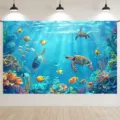 Fondo fotográfico de mundo submarino con tortuga y peces para fiesta de cumpleaños infantil - Paisaje de Tortuga Marina y Pez Payaso (SBJ-0011) / 95x75cm