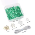 Detailansicht des DIY-Schmucksets mit grünen Glassplittern, verschiedenen Perlen und Kordel - Ca. 395 Stück/Packung / Dunkelgrüne Töne