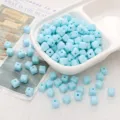 Perles cubes en acrylique bleu clair pour la création de colliers et bracelets DIY - Lot de 50 pièces / Bleu