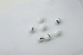 Weiße Eisen-Glöckchen für DIY-Schmuck, Haarschmuck und Halsketten-Materialset - 10 Stück/Packung / Weiß