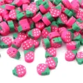 Handgefertigte rosa Erdbeerperlen aus Fimo für die kreative DIY-Schmuckherstellung - Erdbeere Stil