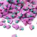 Handgefertigte lila Polymer-Ton-Perlen in Fruchtform mit weißen Punkten für DIY-Schmuck - Traubenstil