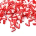 Lebendige Erdbeerscheiben-Polymer-Ton-Perlen für handgefertigte Ohrringe und Accessoires - Dreieckiger Erdbeeren Stil