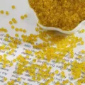 Piccole perline di vetro giallo trasparente per gioielli fai da te e progetti creativi. - 2.0mm / Confezione da 15g (circa 1000 pezzi) / Giallo Limone