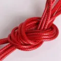 Nahaufnahme der 2mm roten Wachsschnur für DIY-Schmuck und Handwerkskunst - 5 Meter (2mm) / Rot