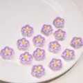 Vista detallada de cuentas de flores de acrílico morado de 20 mm para joyería y artesanía DIY - Púrpura