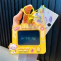 Süßer gelber Cartoon-Bär elektronisches Zeichenbrett Schlüsselanhänger Anhänger für Taschen - Bär-Stil / Gelb