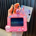 Niedlicher rosa Bär elektronisches LCD-Zeichenbrett Schlüsselanhänger für Schultaschen - Bär-Stil / Rosa
