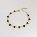 Vista dettagliata del bracciale in acciaio inossidabile con cuori in vetro nero - 17+5cm / Nero