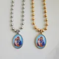 Detalle de collares de rosario de acero inoxidable con colgantes religiosos impresos en 3D - San José y el Niño (Estilo 2) / Color acero