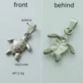 High-quality stainless steel sea turtle pendant detail with dimensions and weight data - Hollow Mesh Turtle Style / 18x21mm