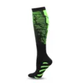 Zwarte compressiekousen met neon groen geometrisch patroon voor hoge prestaties - S/M / Groen