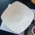 Élégant bol à soupe carré en porcelaine blanche pour une décoration de table moderne - 21*5.5cm / Blanc (Bol Grand avec Défaut)