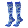 Kniehoge compressiekousen voor hardlopen en fietsen in een blauwe camouflageprint - S/M / Camouflage B