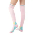 Calcetines de compresión rosas sobre la rodilla con patrones antideslizantes azules. - Talla única / Rosa