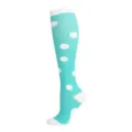 Calze a compressione sportiva a pois turchesi e bianchi sopra il ginocchio per la corsa - Verde a Pois Bianchi
