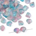 Primer plano de cuentas de concha de cristal iridiscente para crear tocados y accesorios DIY - Juego de 20 Piezas / Brillo Dorado Arcoíris