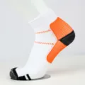 Witte en oranje sportcompressiesokken voor verlichting van fasciitis plantaris pijn. - Wit en Oranje