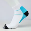 Professionelle weiße Sport-Kompressionssocken mit blauen und schwarzen Akzenten - S/M / Silber mit blauer Rose