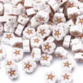 Cuentas de arcilla polimérica con forma de flor blanca y motivos rosas para joyas DIY - Pack de 30 / Blanco Puro