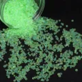 Perline di vetro iridescenti verde chiaro per artigianato in resina e gioielli - Confezione da 30g / Verde chiaro