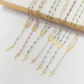Dettaglio di collane religiose in acciaio inossidabile con croce e smalto colorato - Perline Multicolore / Oro