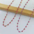 Dettaglio di collane a maglie a cuore in acciaio inossidabile con smalto rosso a goccia - Oro / Rosa