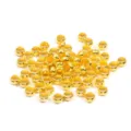 Makroansicht von goldenen Kupfer-Positionierungsperlen für DIY-Schmuckarbeiten - Gold